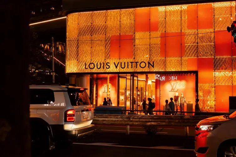 Luxury Brands Open Cafés: Affordable Experiences Drive New Consumption